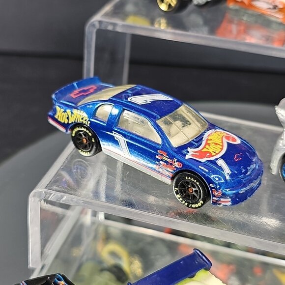 11 Hot Wheels Cars As Shown - Picture 12 of 16